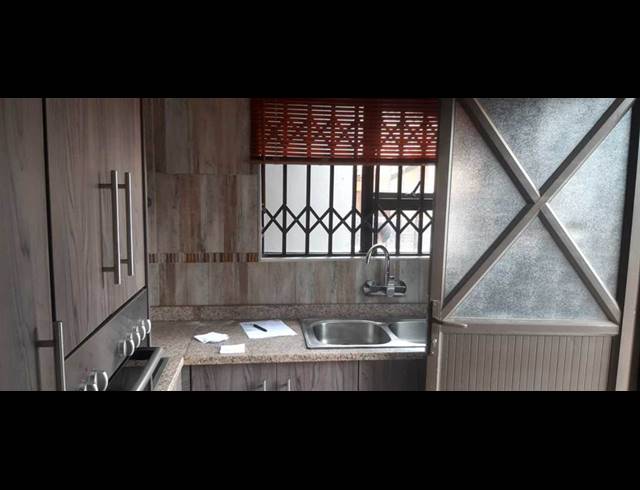 3 BEDROOM HOUSE FOR SALE IN MEREDALE